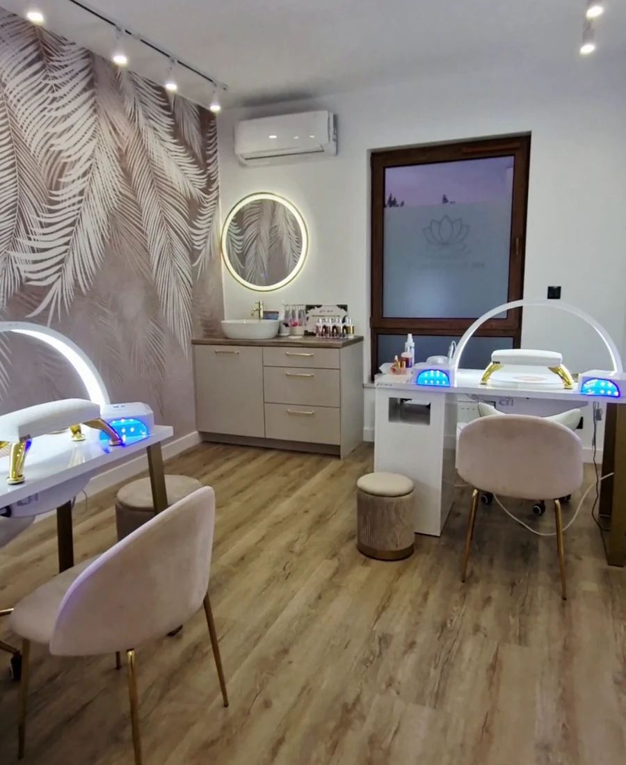 manicure hybrydowy Toruń paznokcie żelowe stylizacja paznokci salon kosmetyczny